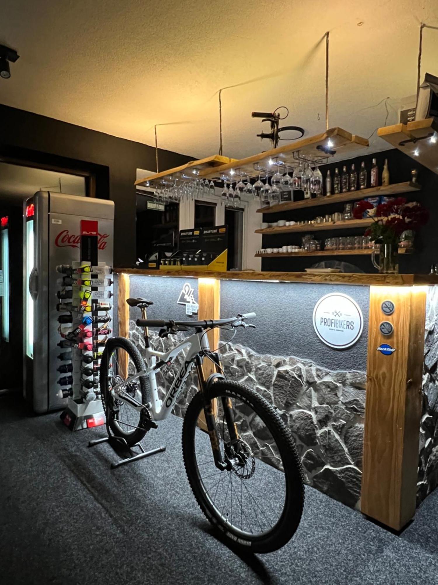 Bystra 94 Profibikers Hotell Eksteriør bilde